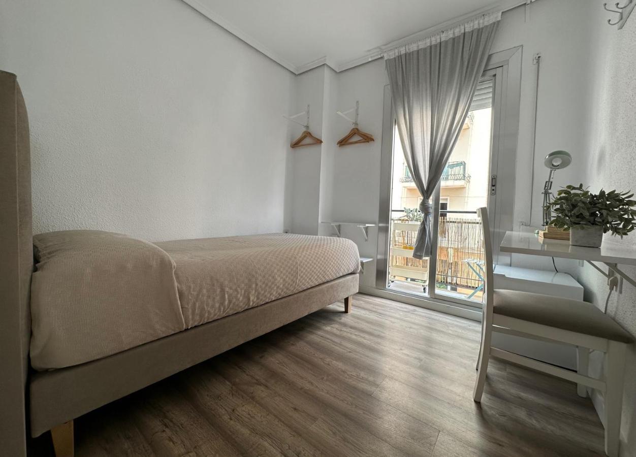Habitacion Bien Situada, Comoda Y Nueva Valencia Exterior foto